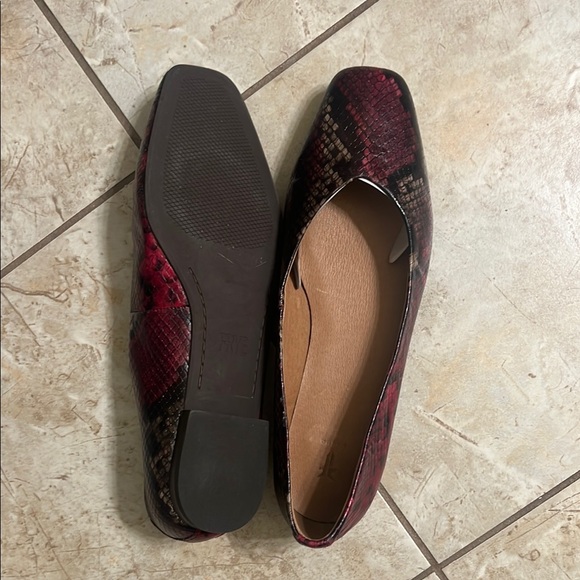 Frye NWOT Stylish Women's Flats - Picture 10 of 11